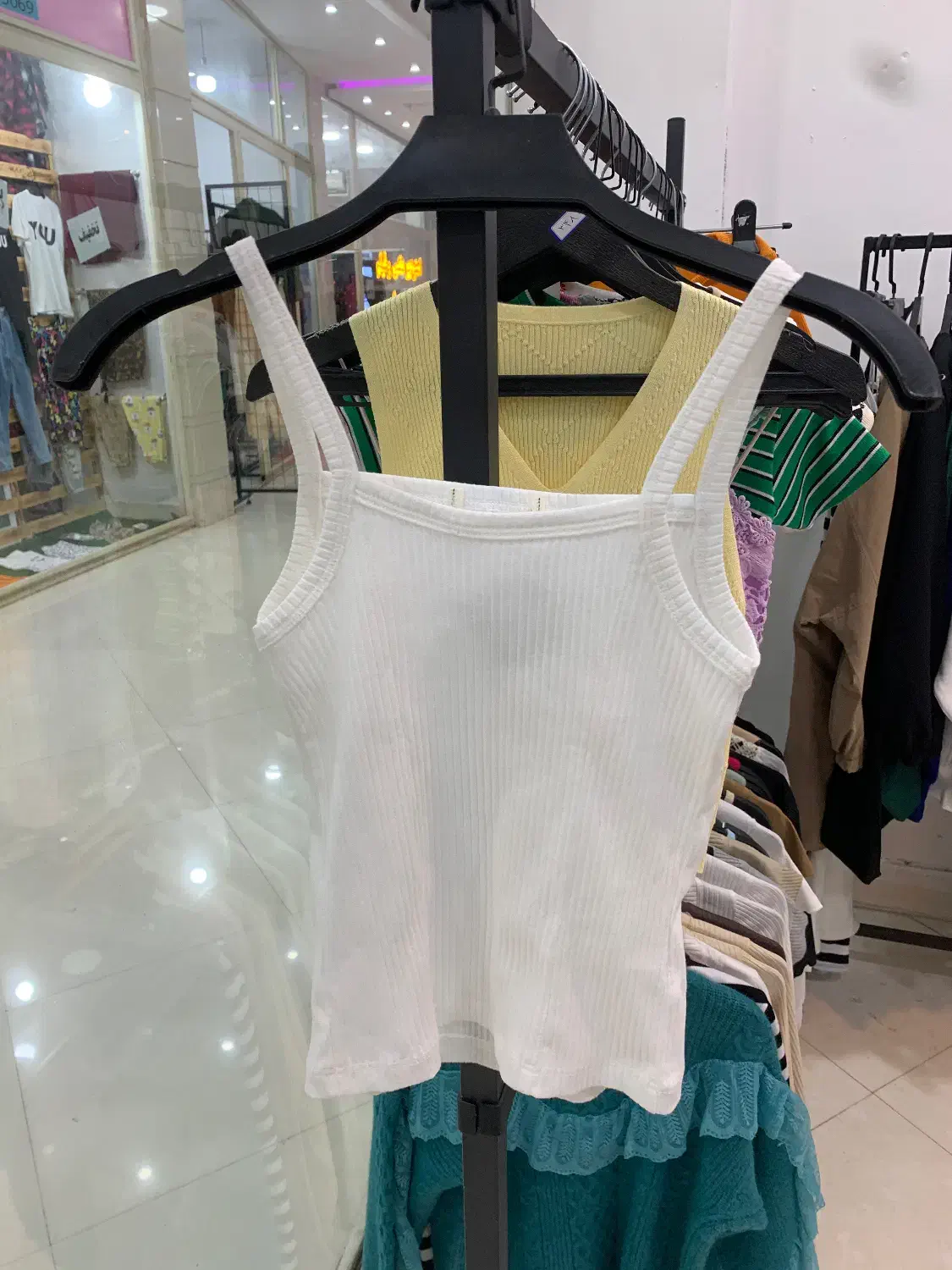 تاپ سفید|لباس|گنبد کاووس, |دیوار