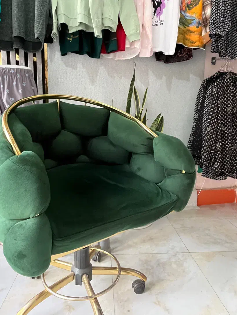 صندلی گردون|صندلی و نیمکت|اردبیل, |دیوار