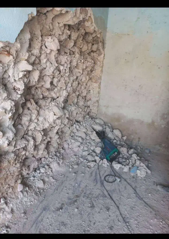 تخریب کار ساختمان و تکاندن کچ سرامیک|خدمات پیشه و مهارت|برازجان, |دیوار