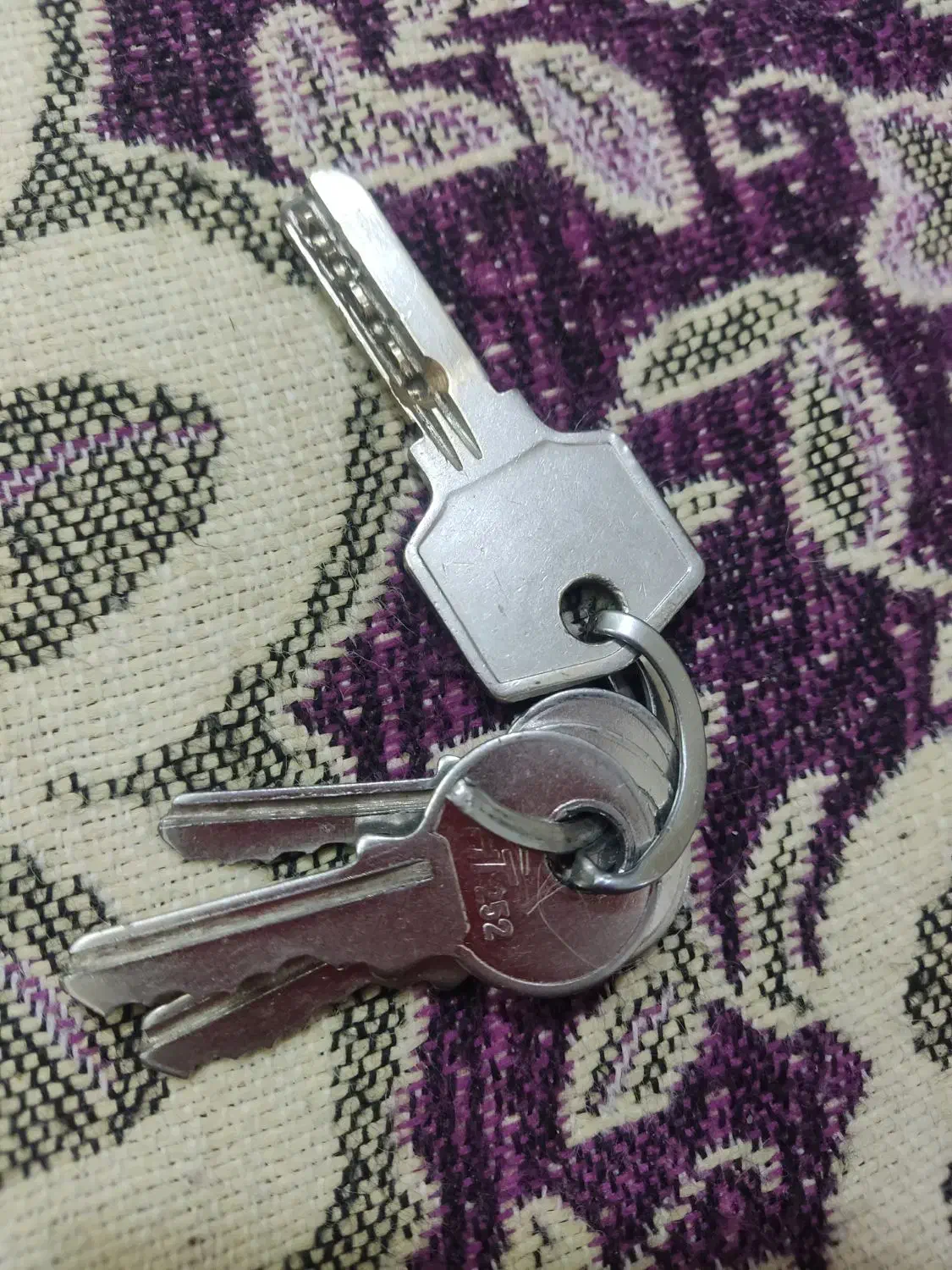 پیدا شدن دسته کلید|اشیا|سمنان, |دیوار