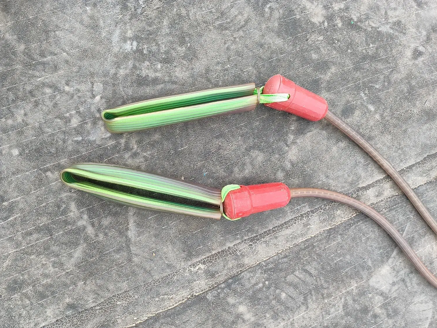 کش ورزش|تخت و صندلی بچه|نیشابور, گنبد سبز|دیوار