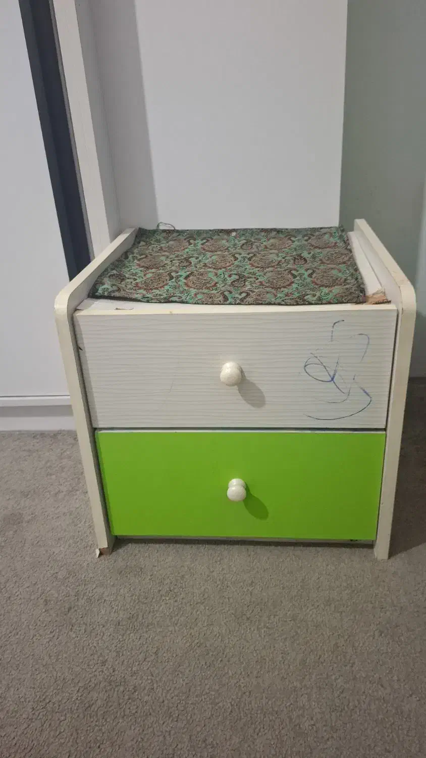 تخت نوجوان|تخت و سرویس خواب|نور, |دیوار