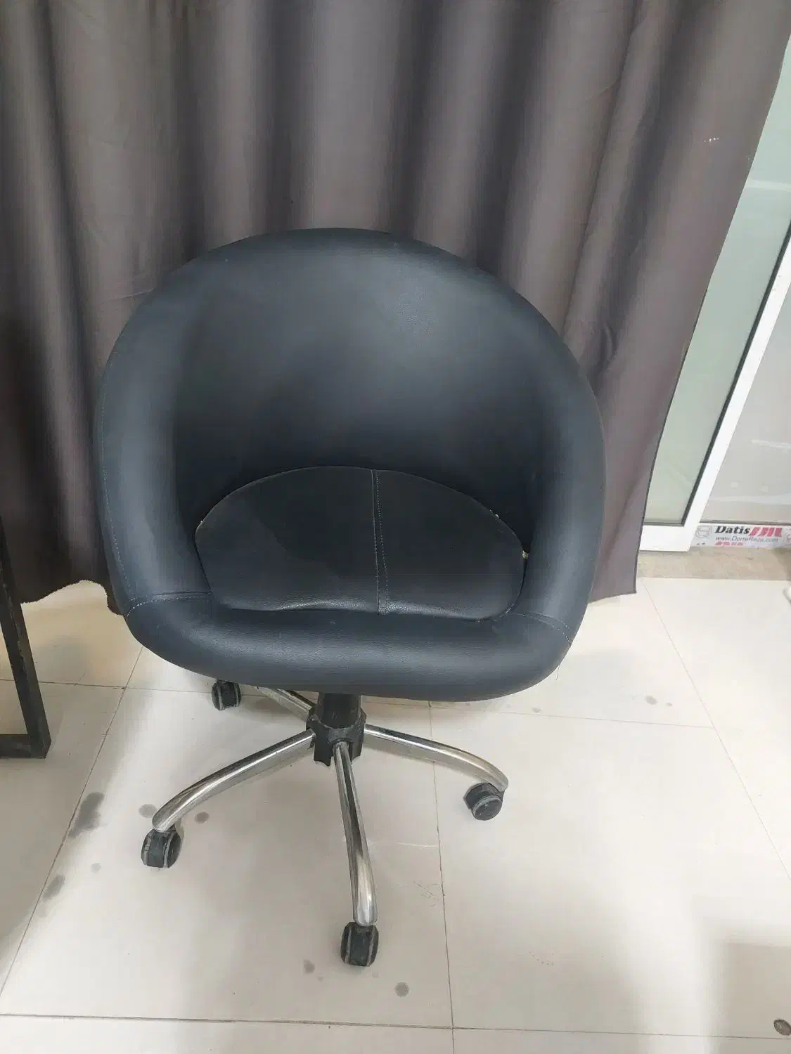 ۲ عدد صندلی|صندلی و نیمکت|شیروان (خراسان), |دیوار