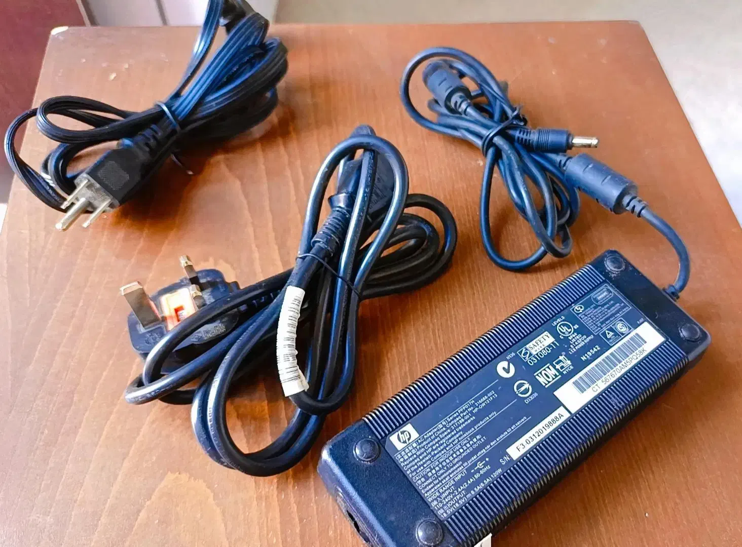 شارژر لپ تاپ hp|قطعات و لوازم جانبی رایانه|صفادشت, |دیوار