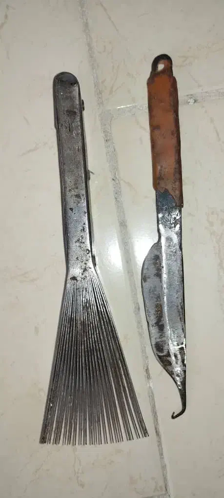 وسیله قالی هردو باهم چاقو تیز بورنده|کلکسیون اشیاء عتیقه|فردیس, سپید دشت|دیوار