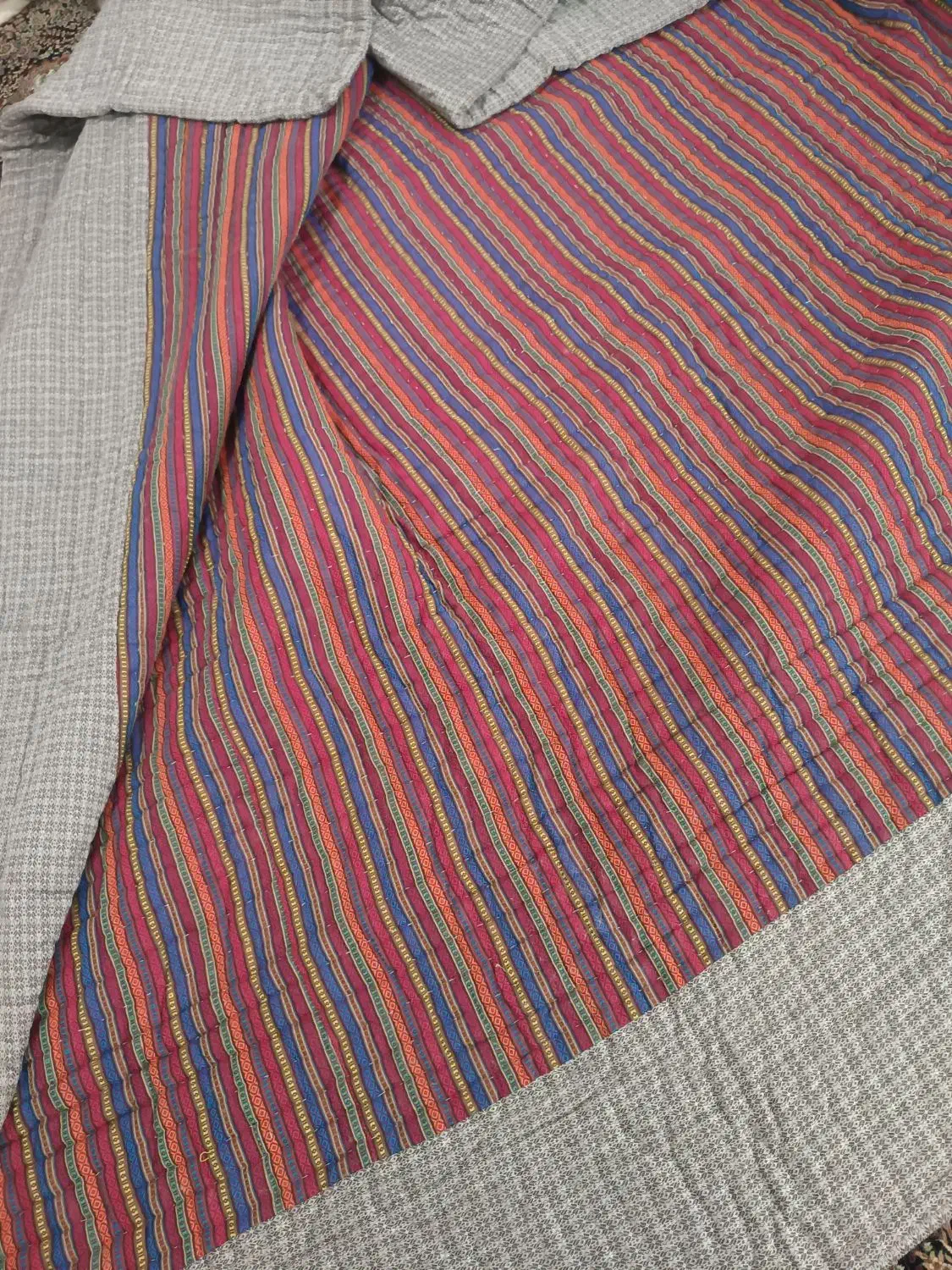 لحاف|رختخواب، بالش، پتو|سردرود, |دیوار