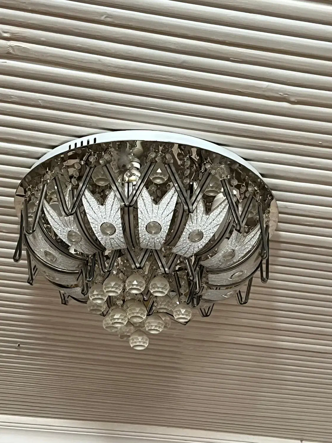 مبل هفت نفره شرکتی سالم و تمیز بهمراه دو عدد لوستر|مبلمان خانگی و میز عسلی|رشت, کاکتوس|دیوار