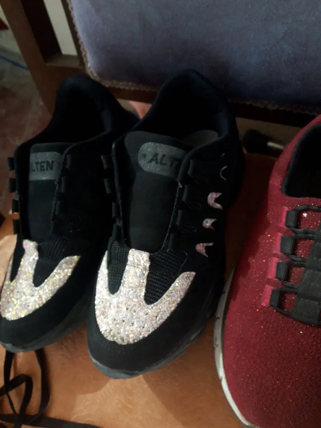 کتانی  سایز ۳۸ درحدنو|کیف، کفش، کمربند|میانه, |دیوار