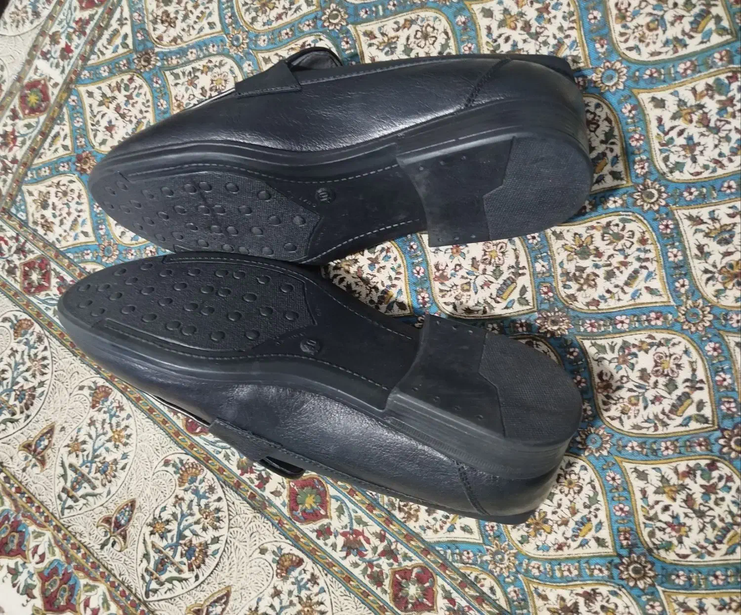 کفش کالج|کیف، کفش، کمربند|تالش, هشتپر|دیوار