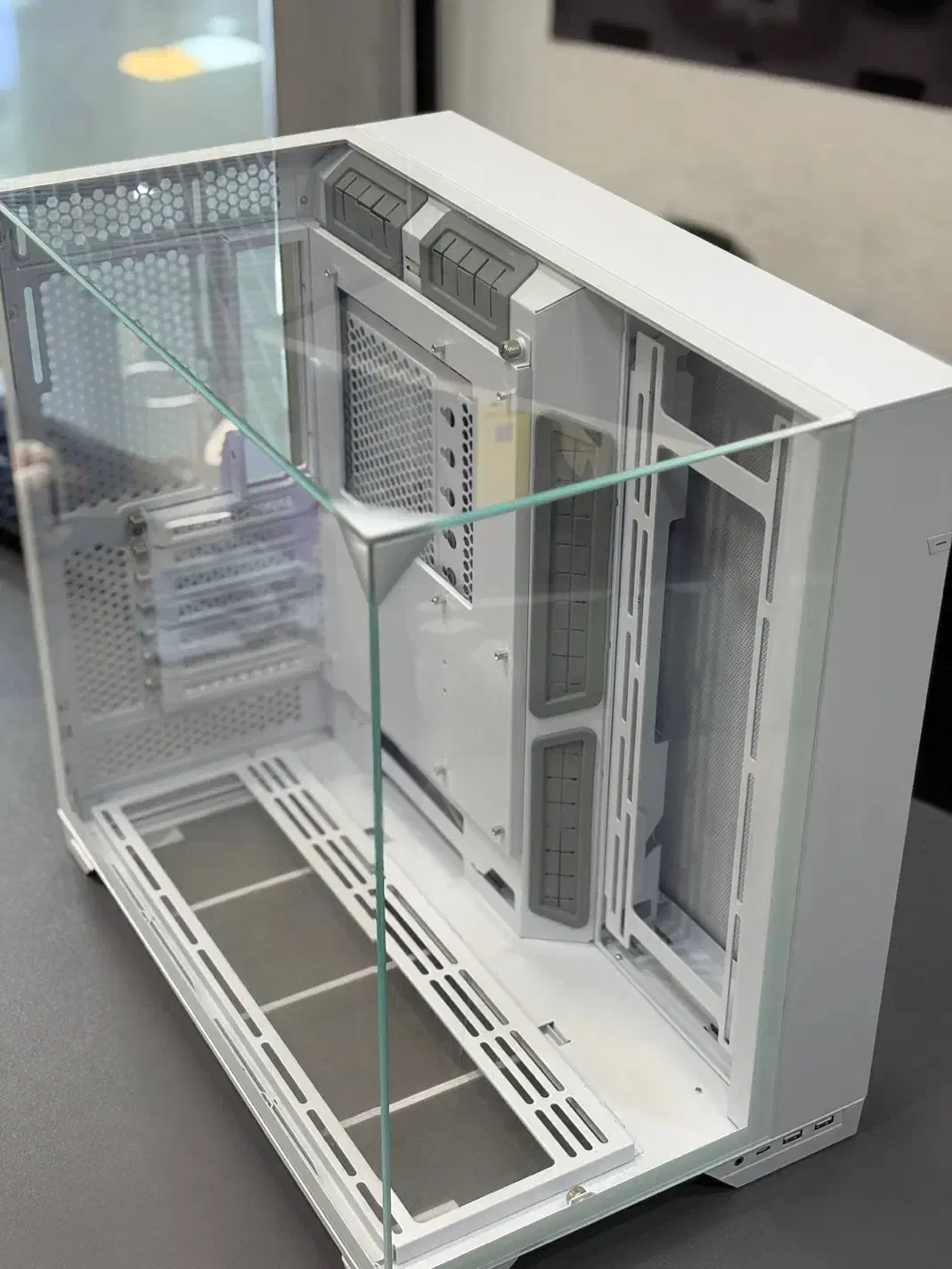 کیس Lian Li O11 VISION|قطعات و لوازم جانبی رایانه|تهران, مرزداران|دیوار