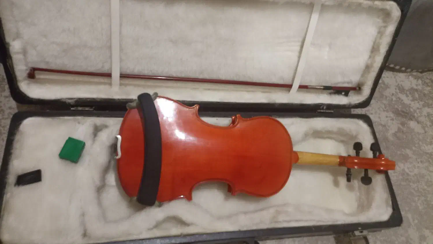 ویلون نو|ویولن|تهران, تسلیحات|دیوار