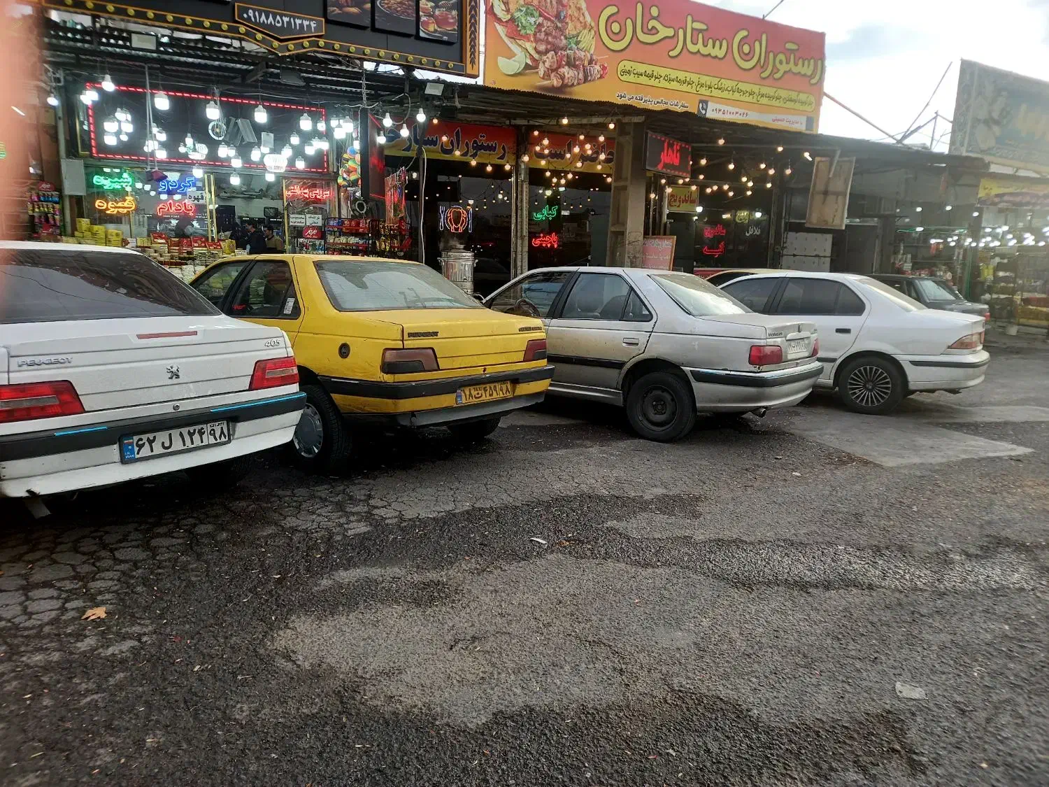 فروشنده آقا نیاز مندیم|استخدام خدمات فروشگاه و رستوران|ملایر, |دیوار