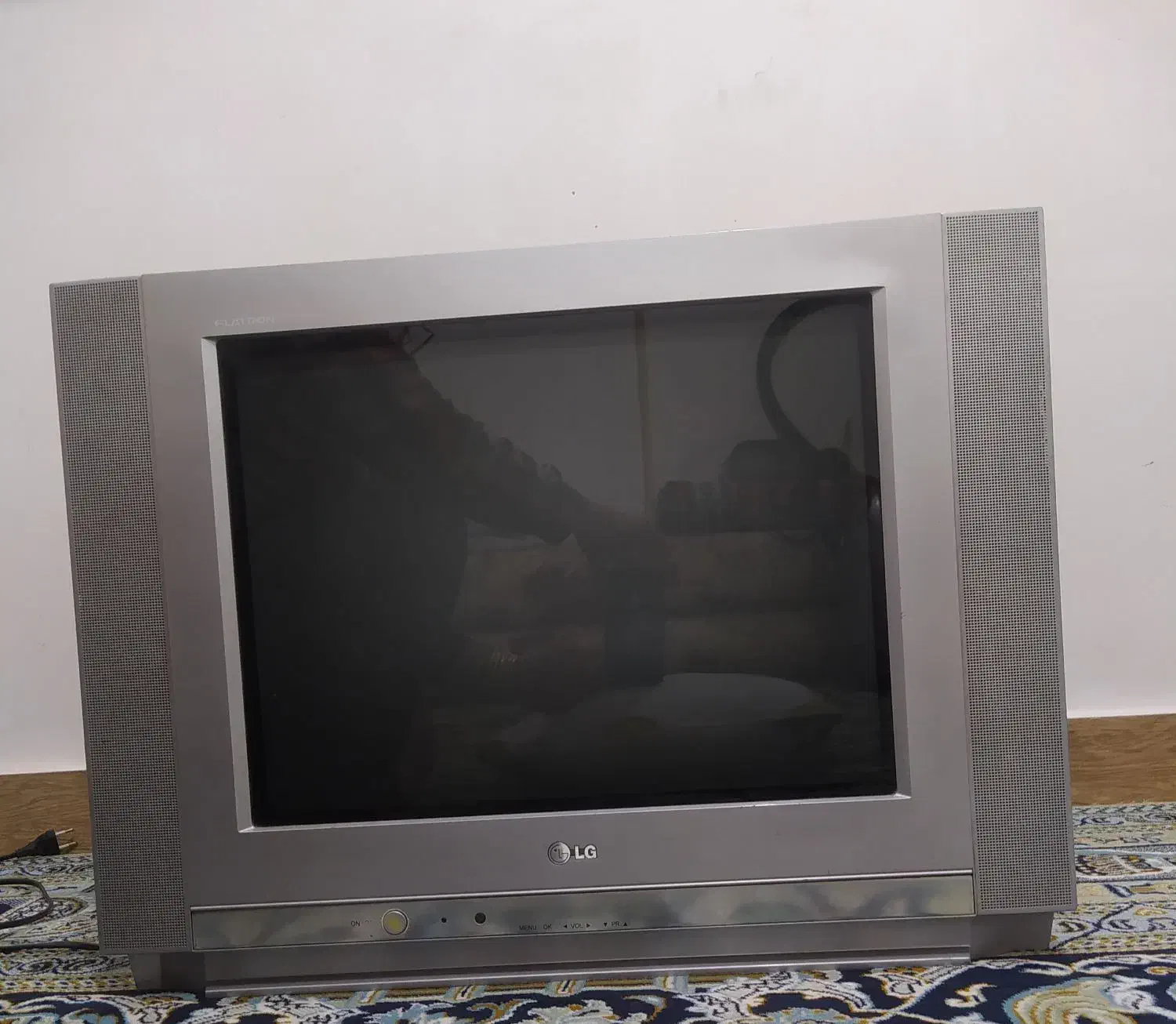 تلویزیون الجی ۲۱اینچ اصل|تلویزیون و پروژکتور|نورآباد, |دیوار