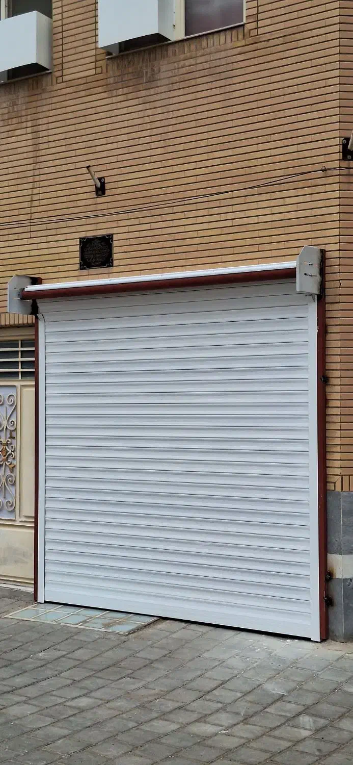 اجرای انواع شیشه نمایشگاهی و کرکره برقی|خدمات پیشه و مهارت|کاشان, بازار کاشان|دیوار