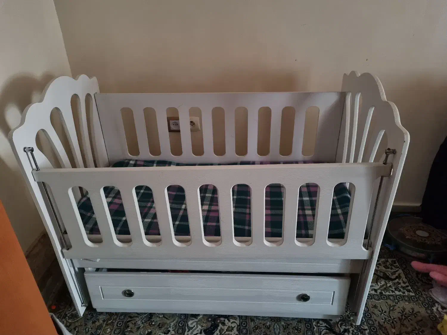 تخت گهواره‌ای کودک|تخت و سرویس خواب|تالش, هشتپر|دیوار