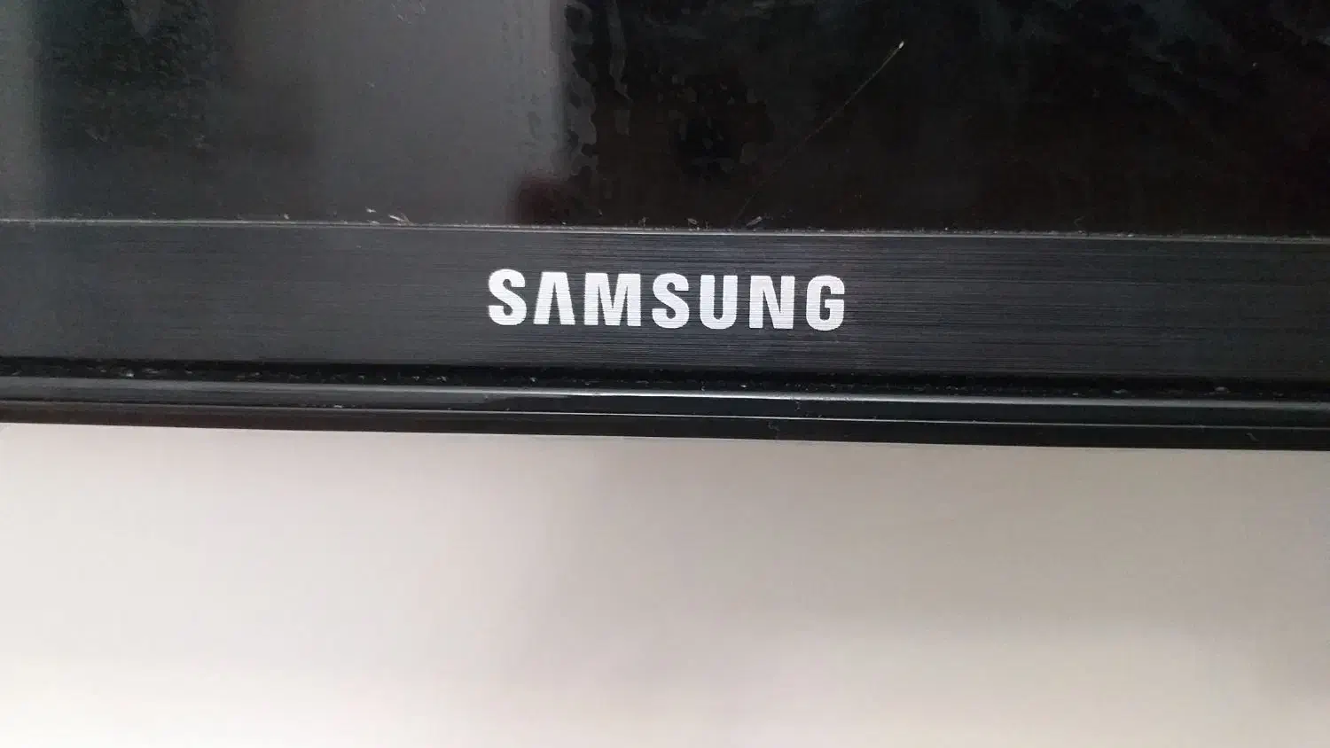 تلویزیون شکسته|تلویزیون و پروژکتور|همدان, |دیوار