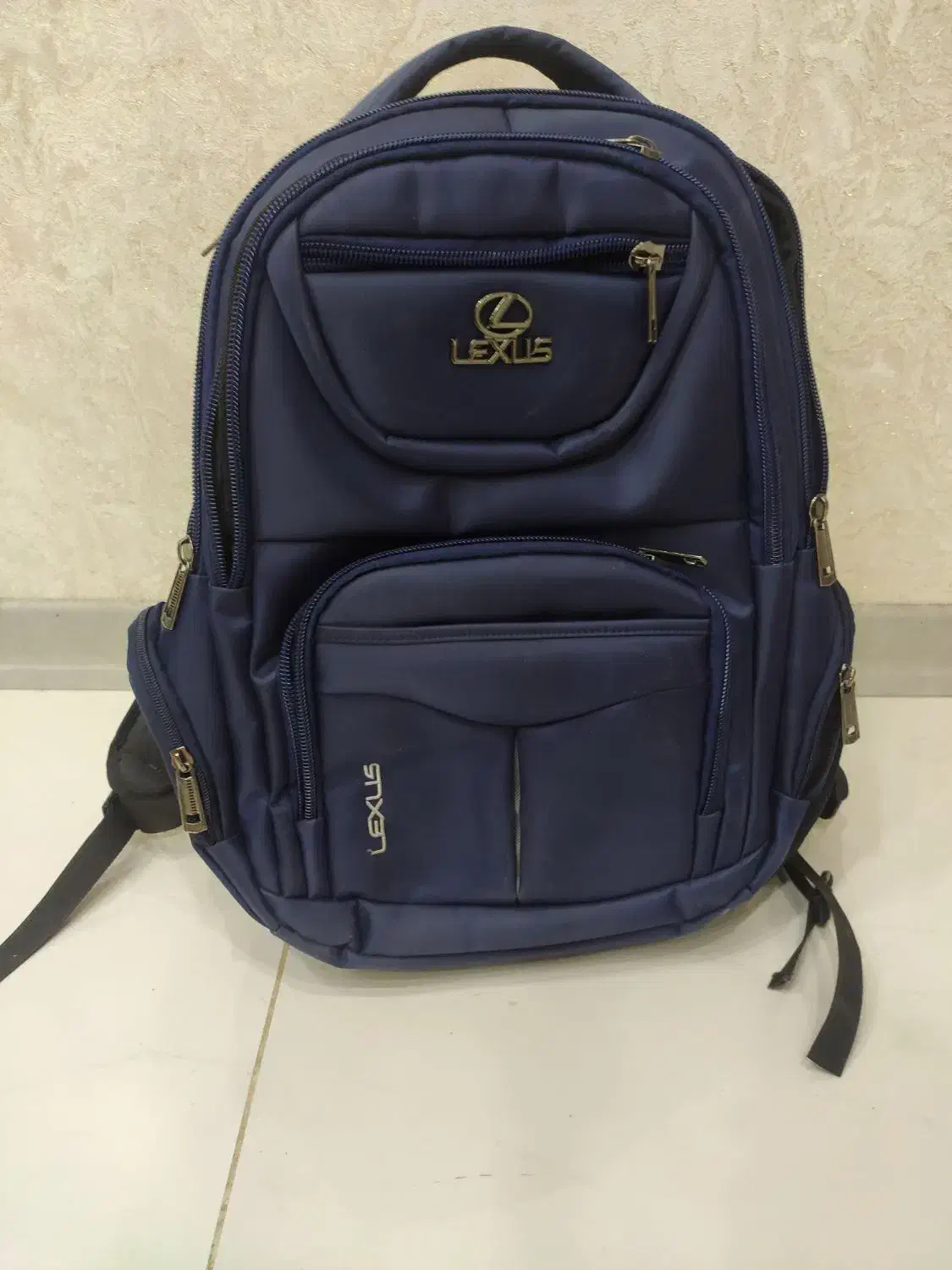 کوله پشتی مدرسه در حد|کیف، کفش، کمربند|شاهینشهر, نظامی|دیوار