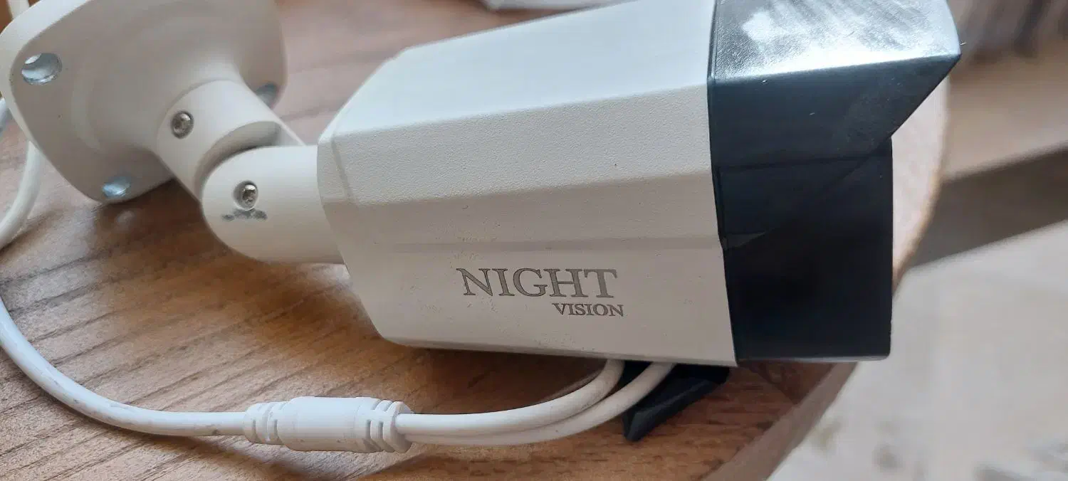 دوربین مداربسته|تلویزیون و پروژکتور|اندیشه, اندیشه فاز ۴|دیوار