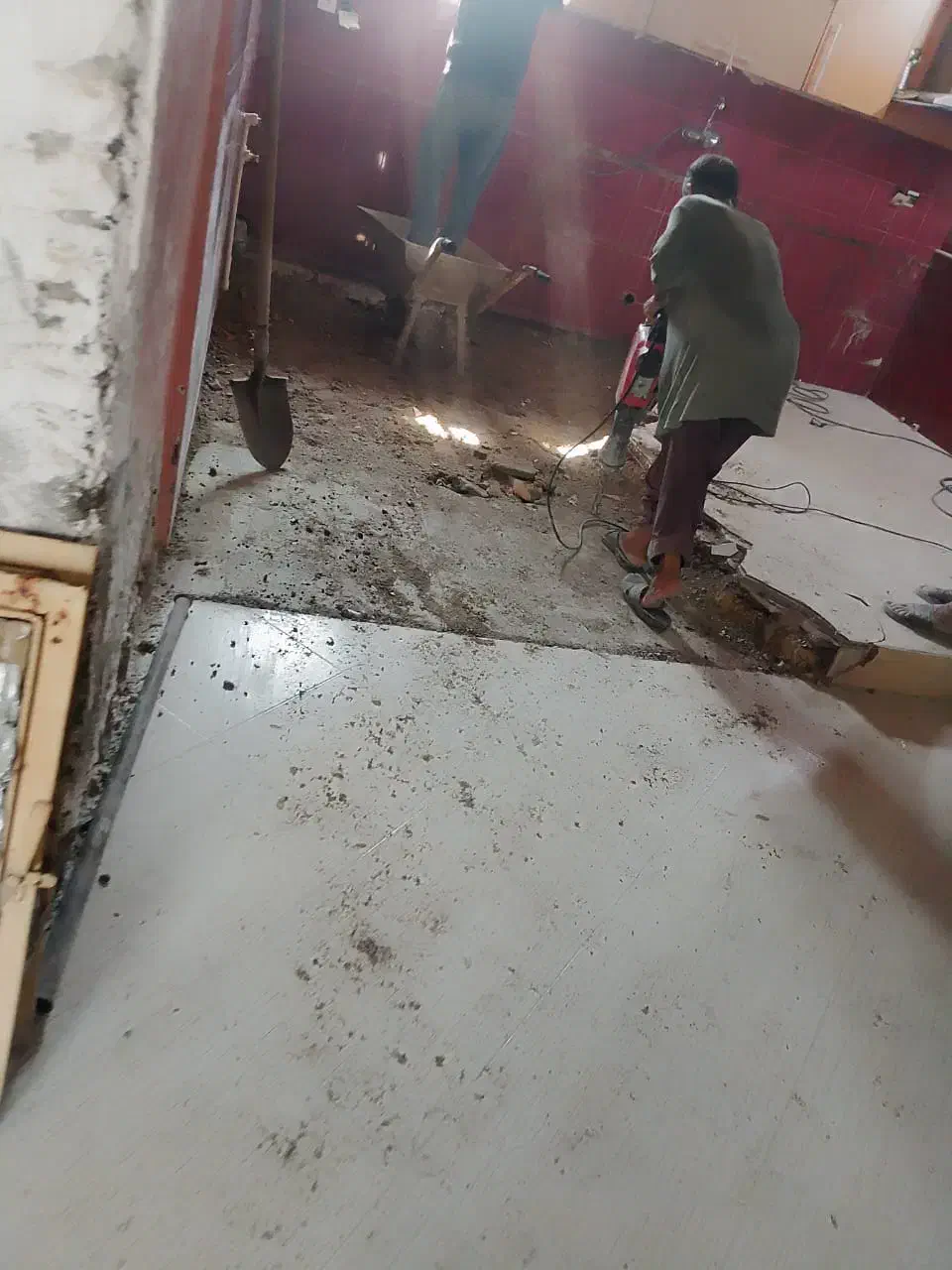 تخریب ساختمانی با بنایی با ابزار کامل|خدمات پیشه و مهارت|بندرعباس, |دیوار