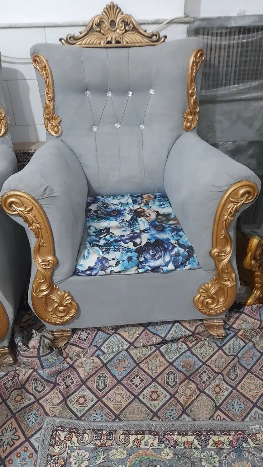 مبل|مبلمان خانگی و میز عسلی|کاشان, گریه|دیوار