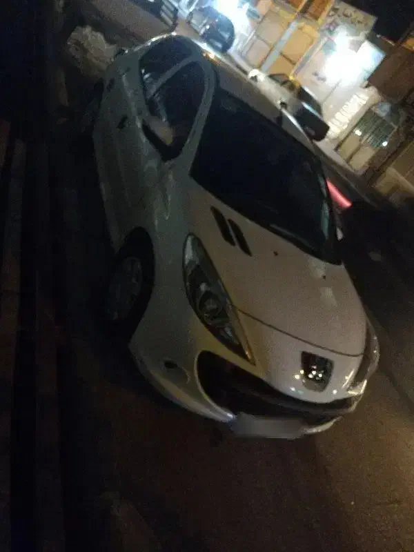 207مدل 402سقف فلز|خودرو سواری و وانت|قم, ولیعصر|دیوار