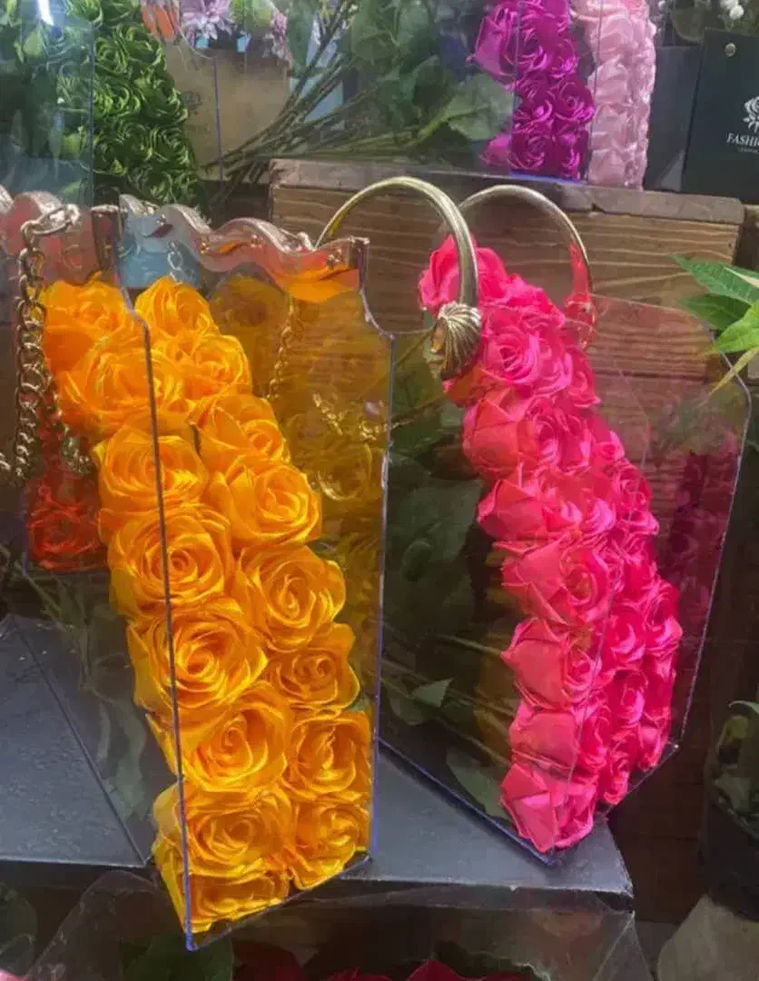 گل ربانی/ رز جاودانه/ دسته گل اقتصادی|گل مصنوعی|رشت, سعدی (تختی)|دیوار