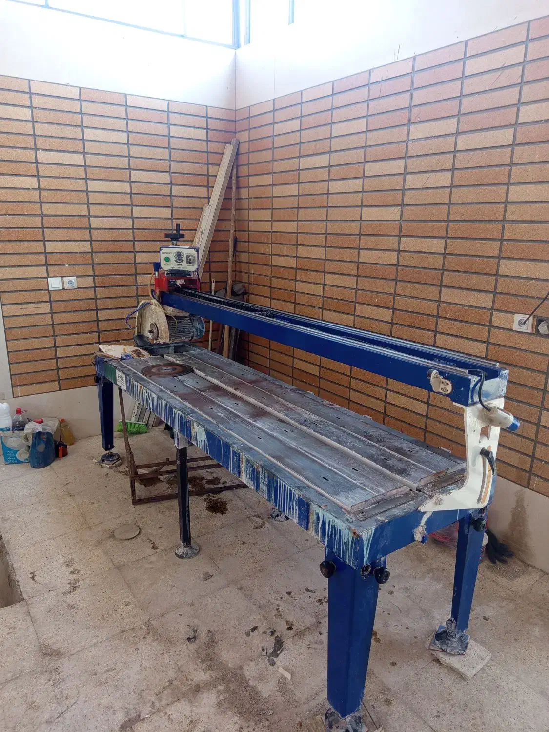 دستگاه سنگبری ایلیاکو|ماشینآلات صنعتی|کاشان, کارگر|دیوار