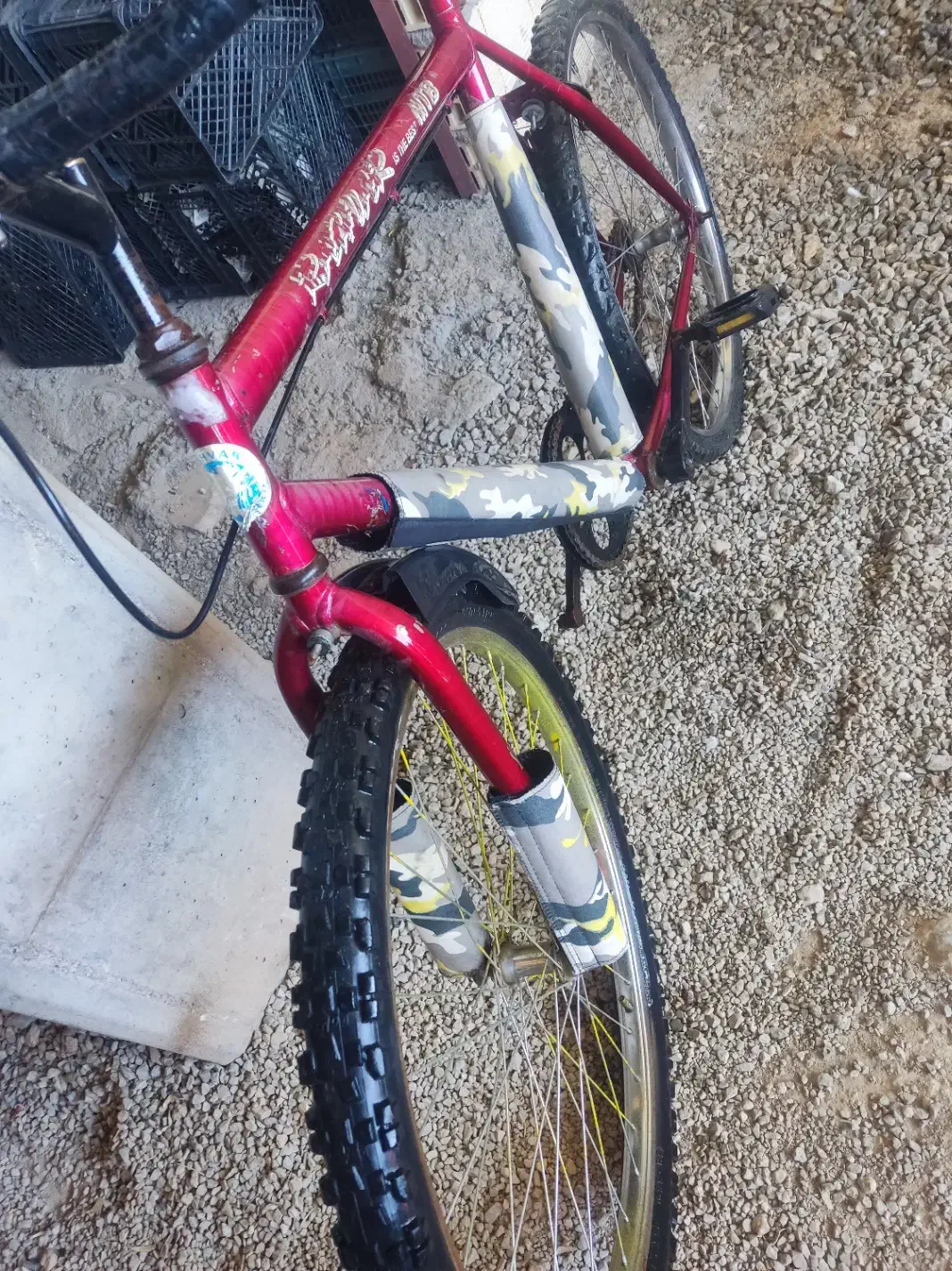 دوچرخه|دوچرخه، اسکیت، اسکوتر|بروجن, |دیوار