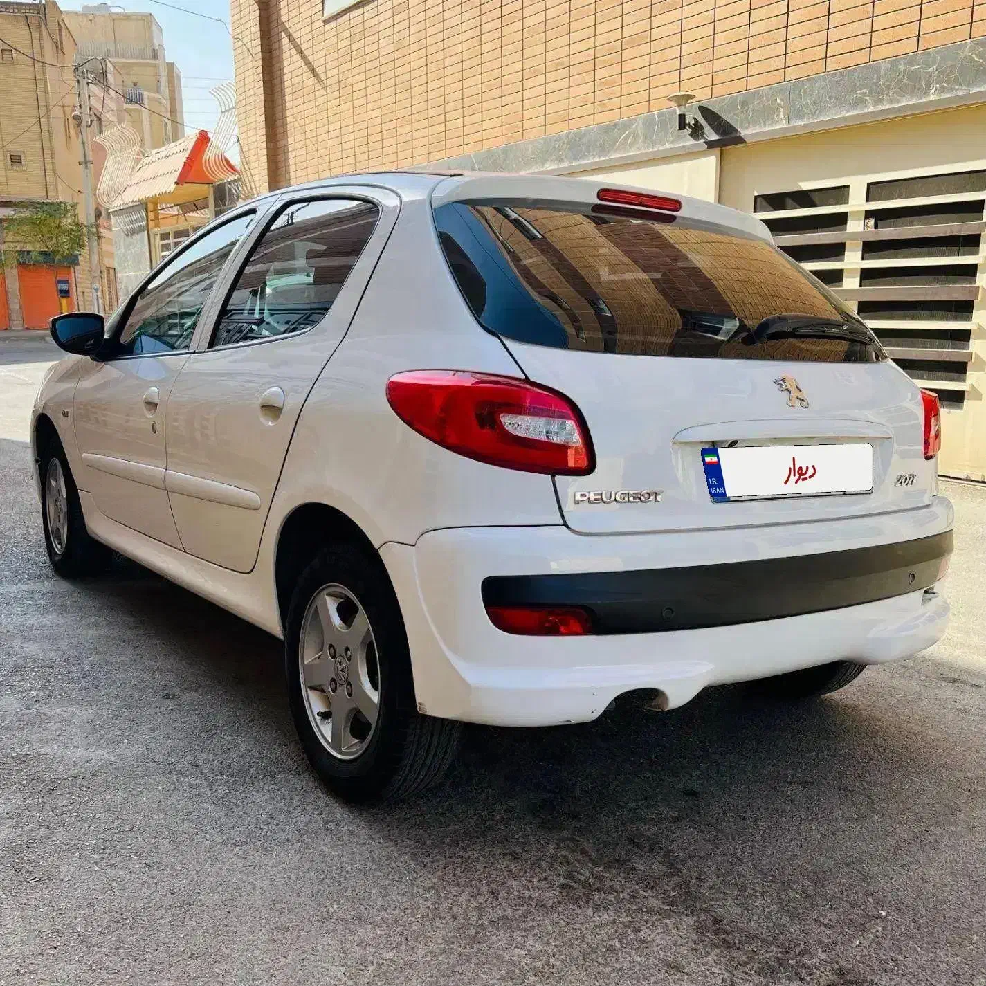 پژو 207 اتوماتیک TU5P سقف فلز ارتقا بی رنگ - ۱۴۰۲|خودرو سواری و وانت|اصفهان, باغ زیار|دیوار