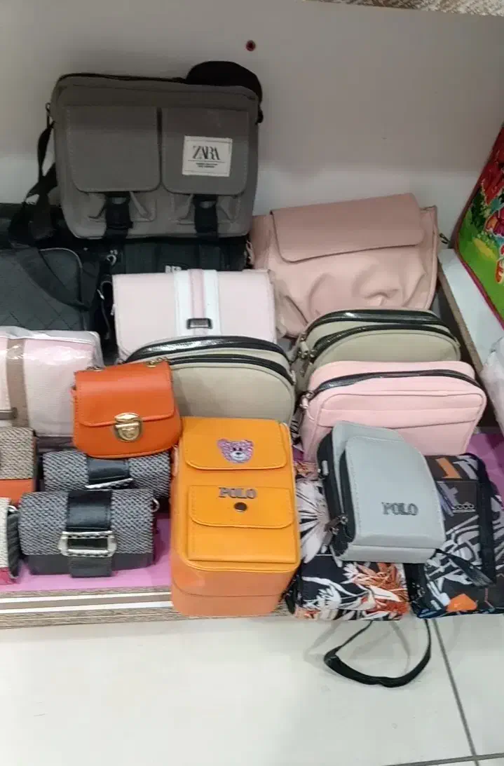 به قیمت خرید پاساژ اریس طبقه ای اول|کیف، کفش، کمربند|مشگین شهر, |دیوار