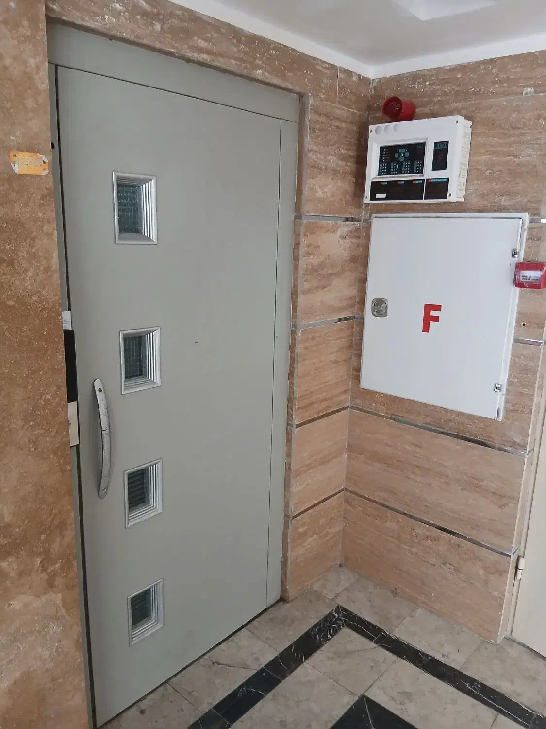 ۴۶متر یکخواب آسانسور انباری تخلیه