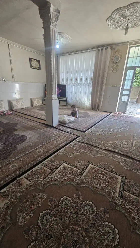 ویلایی دربست یک طبقه درب از حیاط|اجارهٔ خانه و ویلا|شیراز, شیشه‌گری|دیوار