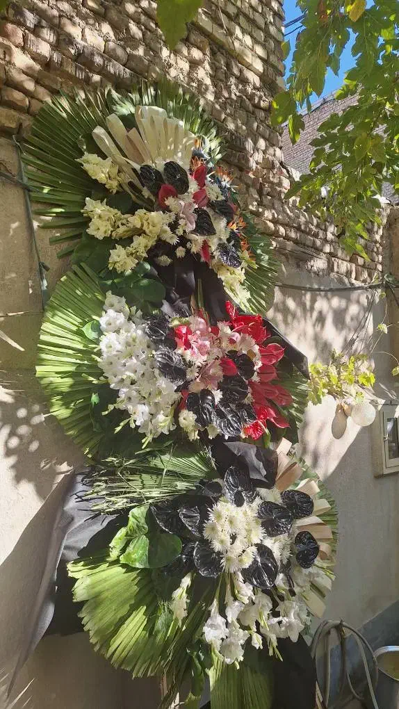 تاج گل مصنوعی ترحیم|گل مصنوعی|اراک, |دیوار