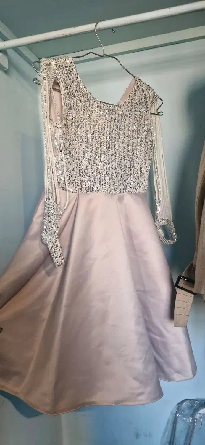 لباس مجلسی|لباس|جم, |دیوار