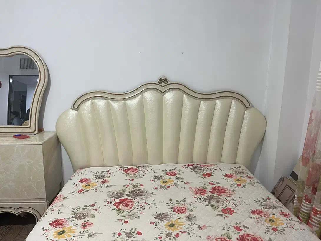 تخت دونفره|تخت و سرویس خواب|هشتگرد, هشتگرد قدیم|دیوار