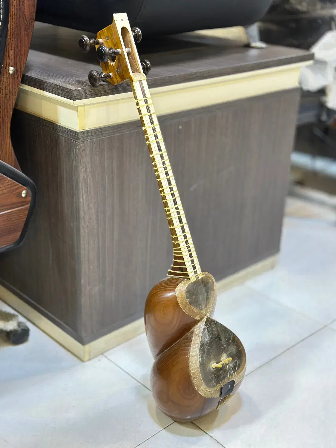 ساز تار|سازهای سنتی|همدان, |دیوار