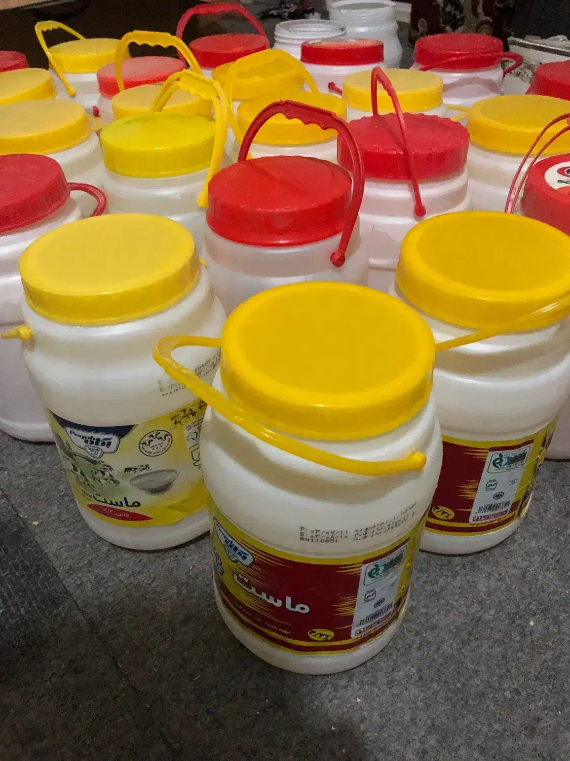 دبه ی ماست|ظروف نگهدارنده، پلاستیکی، یک‌بارمصرف|بیجار, |دیوار