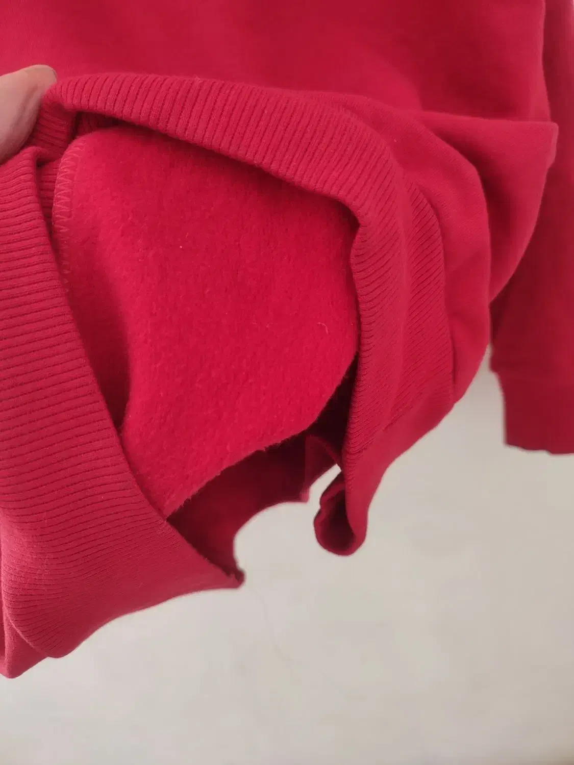 هودی قرمز|لباس|صدرا-فارس, فاز ۱|دیوار