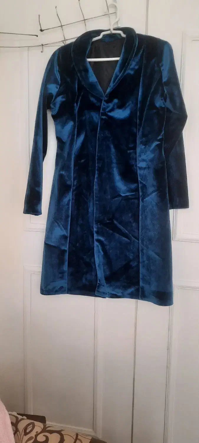 پالتومخمل آبی خوش رنگ|لباس|بلده, |دیوار