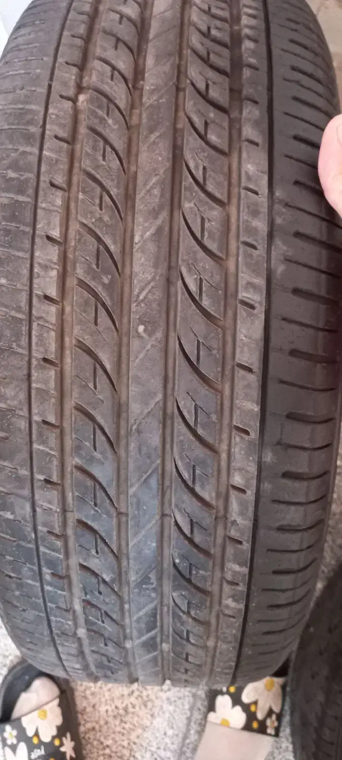 گلگیر و لاستیک پژو۴۰۵|قطعات یدکی و لوازم جانبی|شیراز, شهدای شهرک سعدی|دیوار