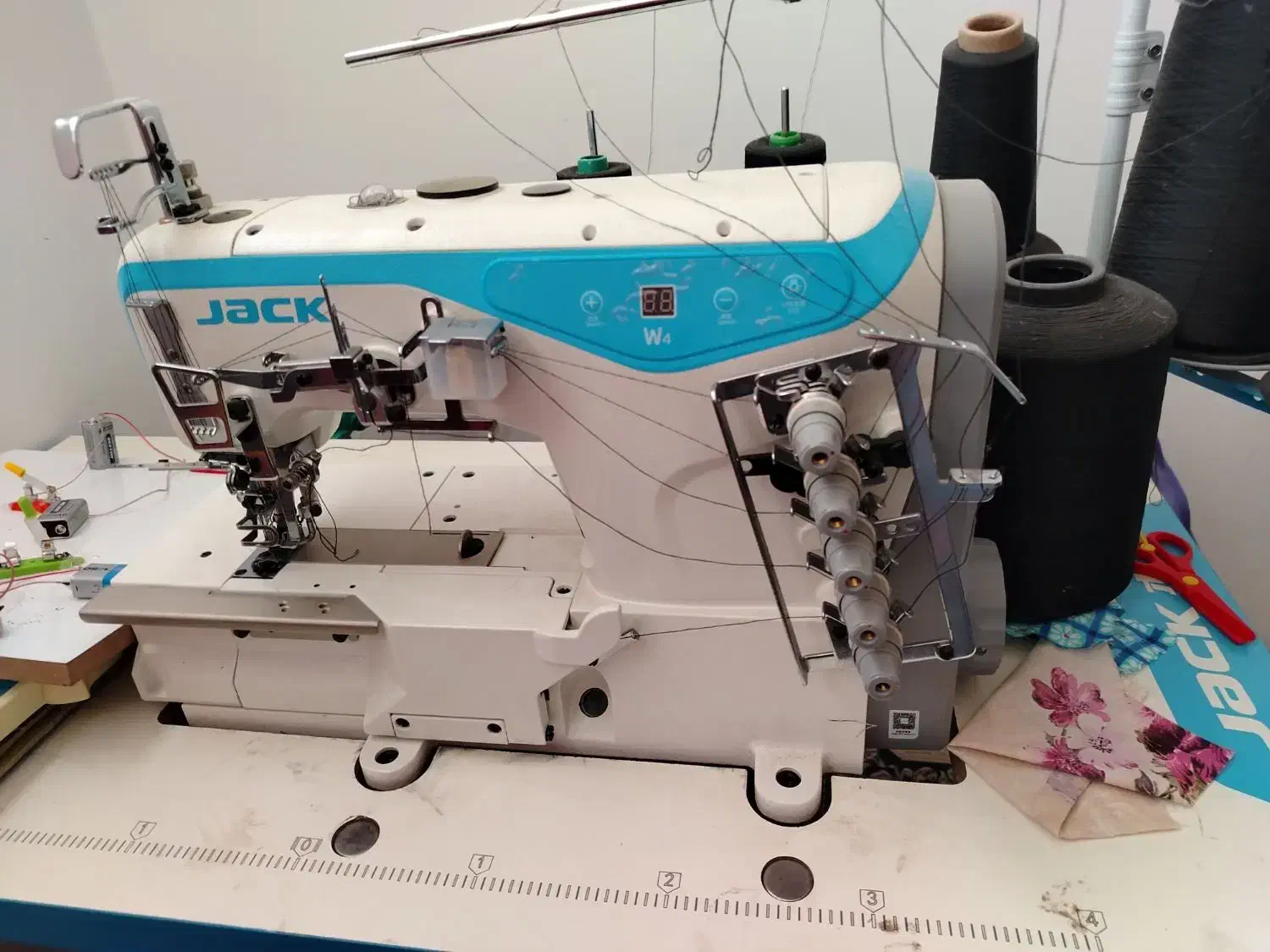 چرخ میاندوز جک|چرخ خیاطی و ریسندگی|بیرجند, |دیوار