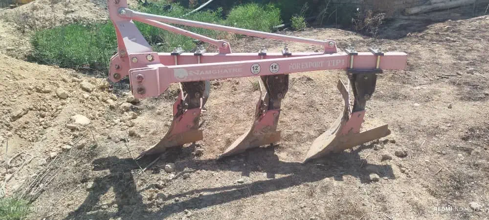 ادوات تراکتور گاو آهن|ماشینآلات صنعتی|کامفیروز, |دیوار