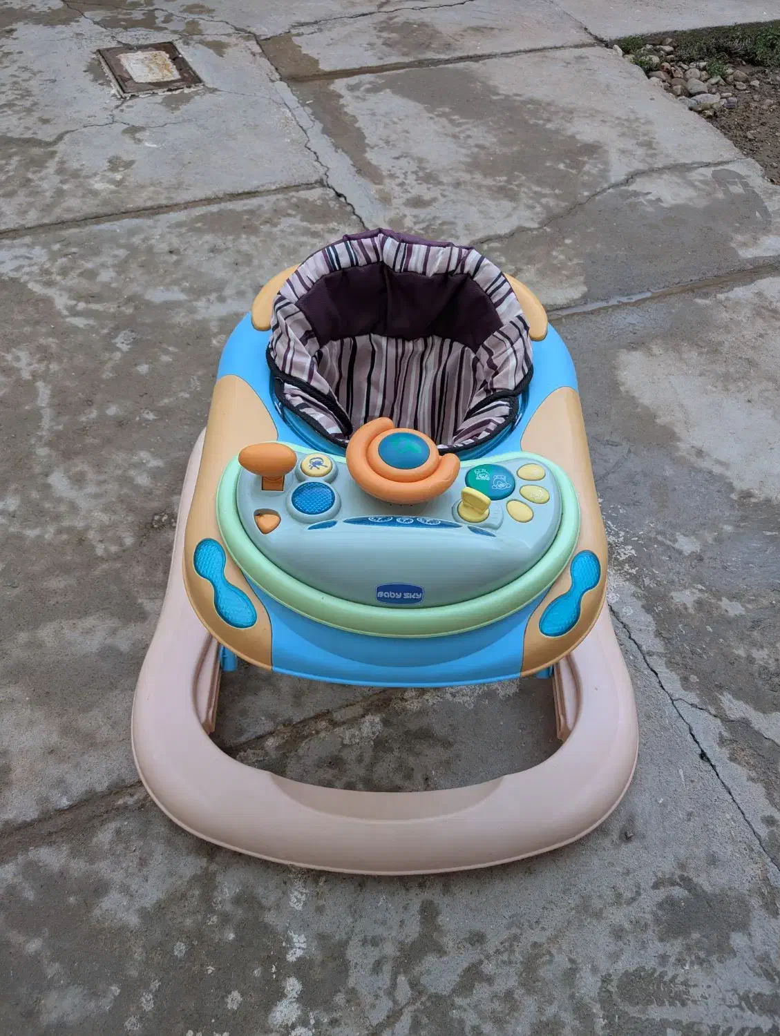 روروک (کمک مادر)|کالسکه و لوازم جانبی|شاهین دژ, |دیوار