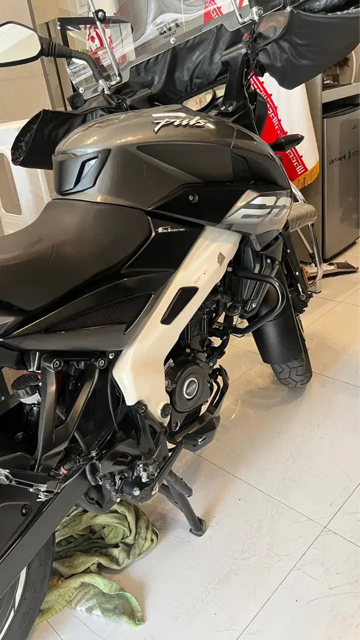 Ns 200 طوسی تنه سفید|موتورسیکلت|تهران, جیحون|دیوار