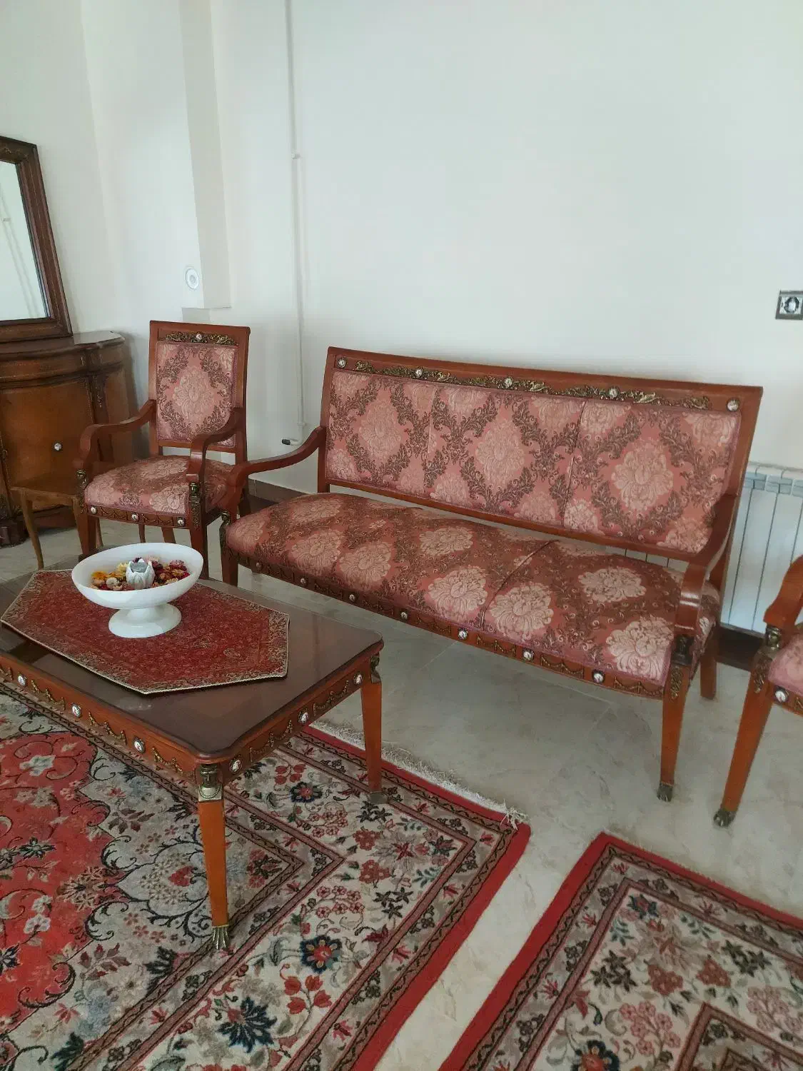 مبلمان سلطنتی زیبا|مبلمان خانگی و میز عسلی|قروه, |دیوار