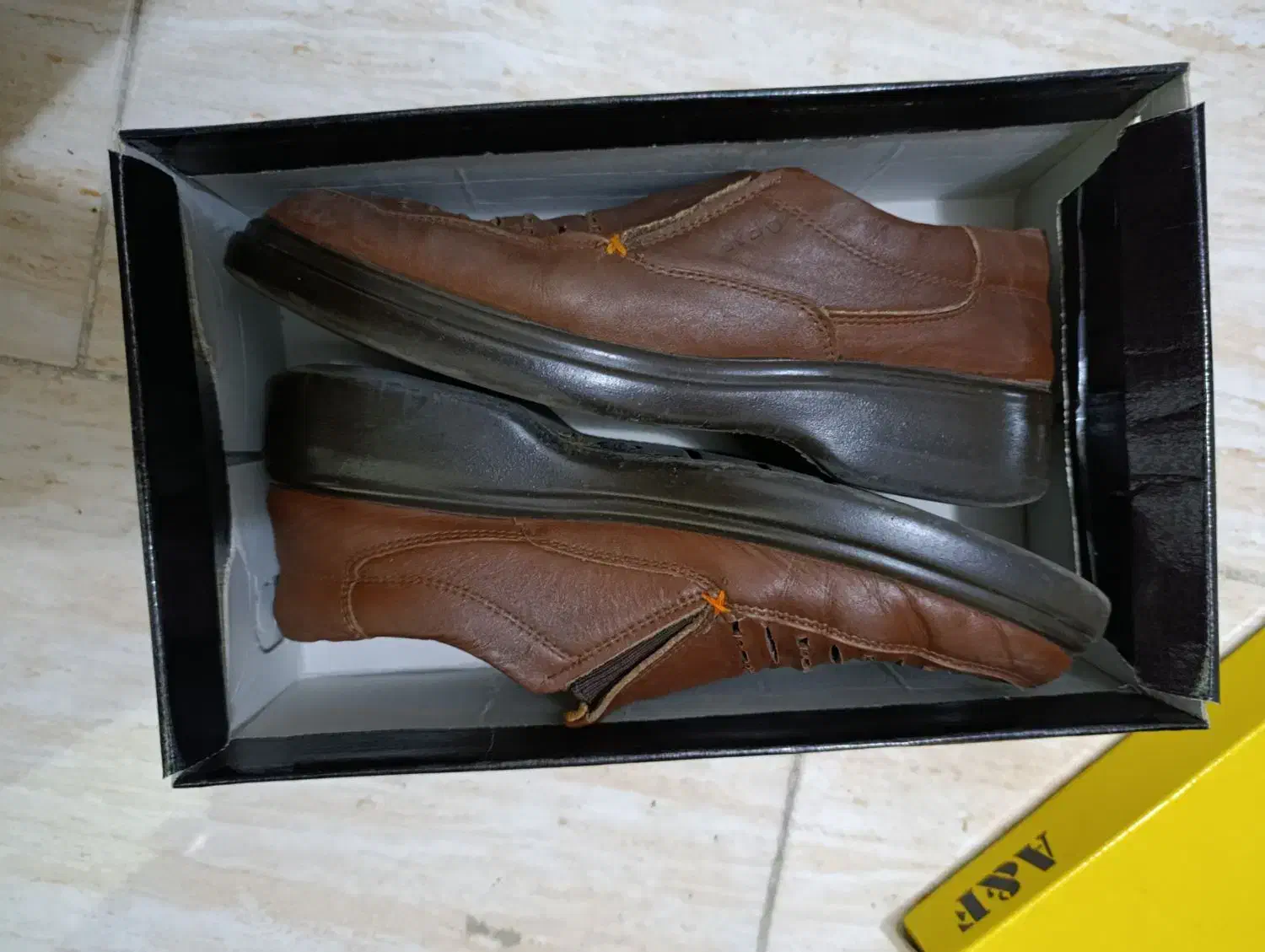 کفش آفاق|کیف، کفش، کمربند|رشت, خمیران زاهدان|دیوار