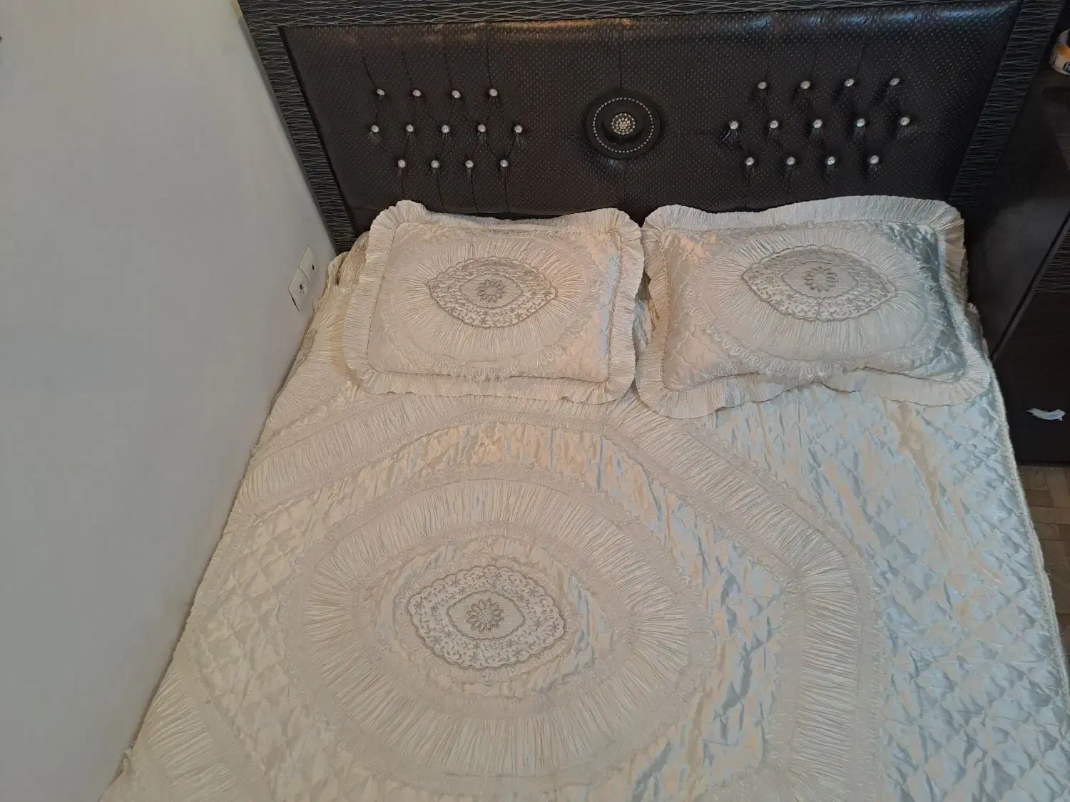 تخت دو نفره سالم|تخت و سرویس خواب|ورامین, ورامین|دیوار