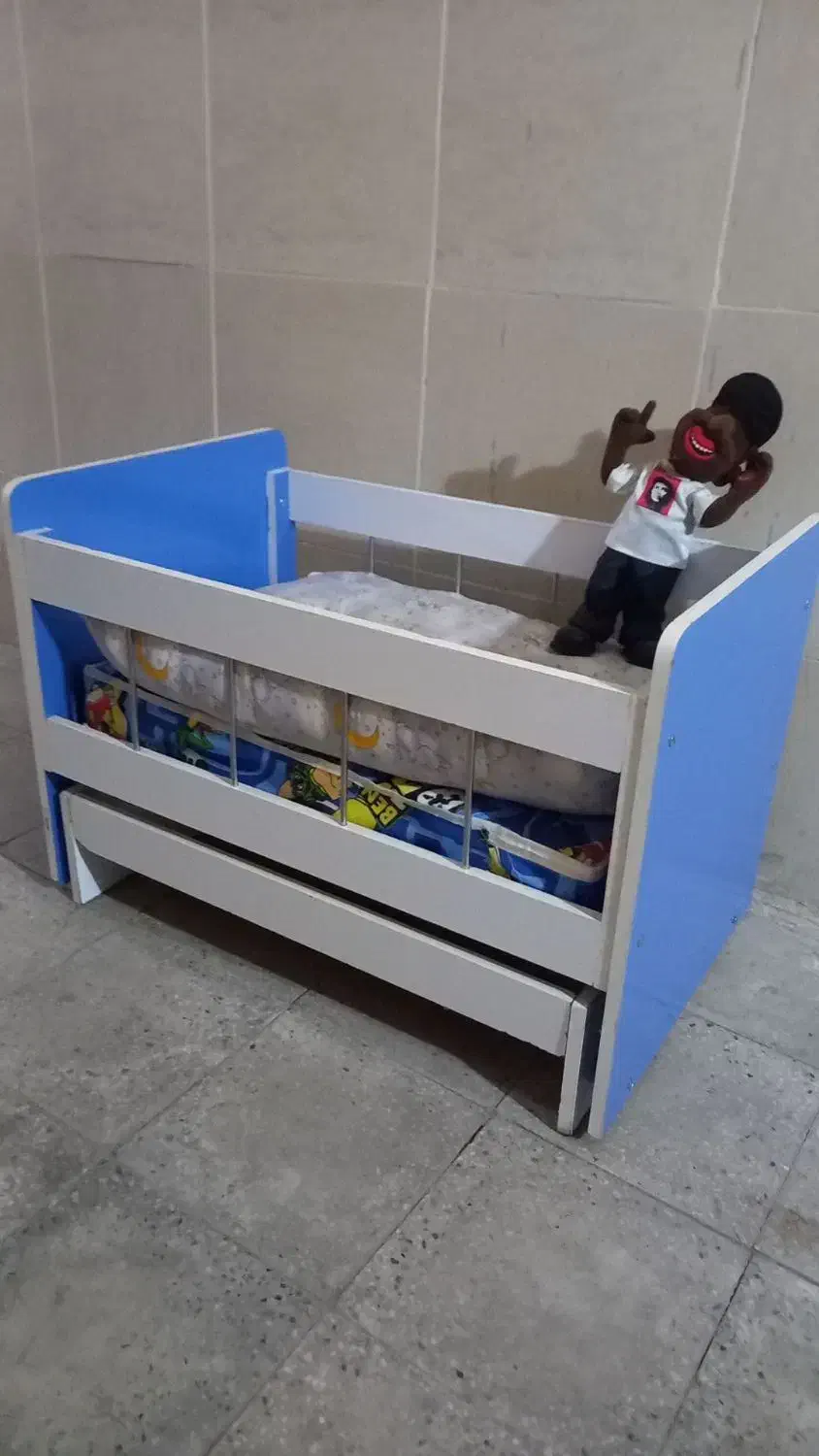 تخت گهواره کودک کارکرده پسرانه|تخت و صندلی بچه|محمدیه-قزوین, |دیوار