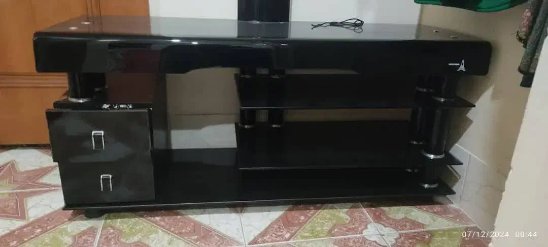 میز تلویزیون سالم|میز تلویزیون|اصفهان, پوریای ولی|دیوار