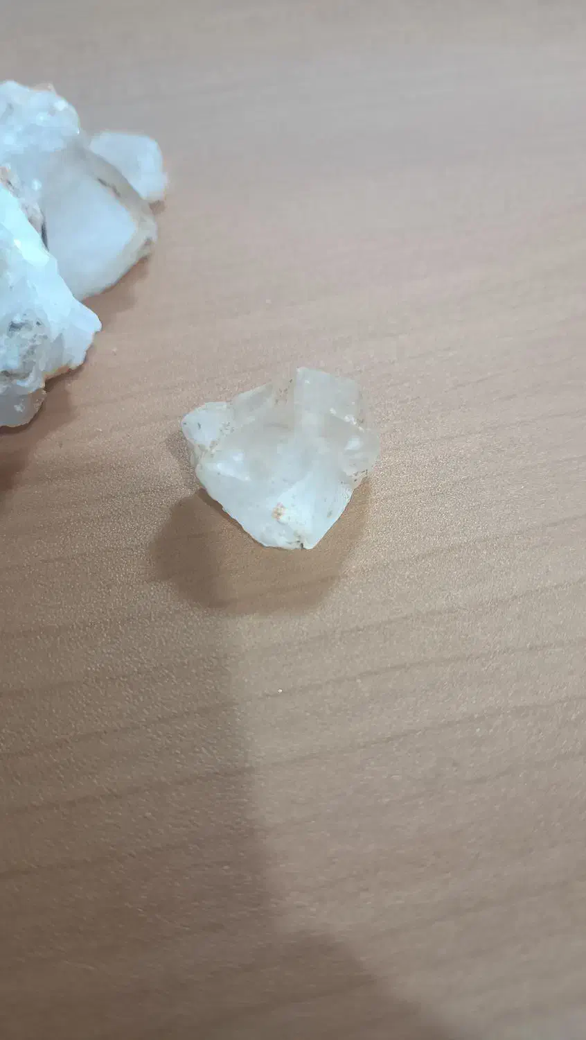 مقدار زیادی سنگ کوارتز و کوارتز صورتی و شجر|جواهرات|قم, صفاشهر|دیوار